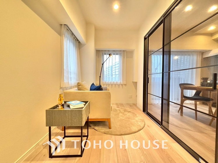 内装 風の通り道。舞い込んでくる風が優しく躍り、室内に爽やかな空気を運んでくる。