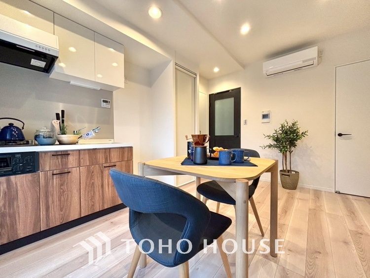 内装 ◆瀟洒な空間◆落ち着きのある彩が見事に調和させた瀟洒な空間を演出。ここに集まる家族の会話と笑顔が絶え間なく続く幸せな空間。