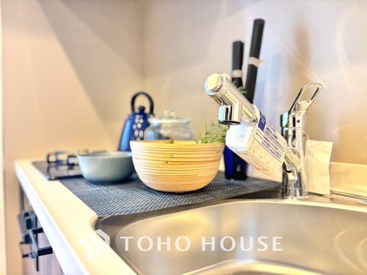 キッチン ◆愛育◆キッチンは家族の絆を育む大切な空間。シンプルで使い易いSystemKitchenで愉しく作る料理は愛情のある美味しいご馳走に。家族で使える広々としたダイニングキッチンです。