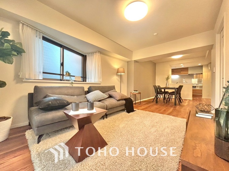 内装 忙しい朝でも、しっかり家族が揃って食事をして頂けるゆとりある大きさのダイニングスペース。