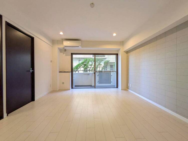 居間 落ち着いた雰囲気に包まれて、伸びやかな空間。