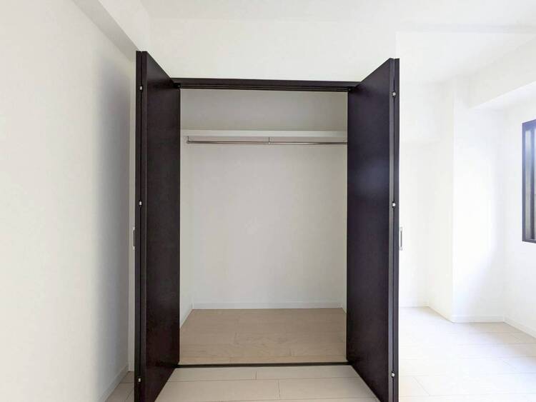 収納 家電やスーツケース、ストック品など何でも片付く嬉しい空間です。