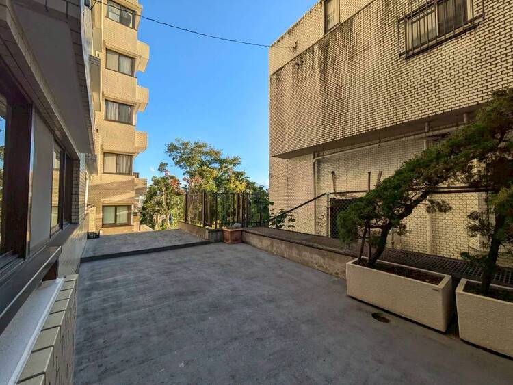 バルコニー 陽当たり・通風・開放感に恵まれた環境です。