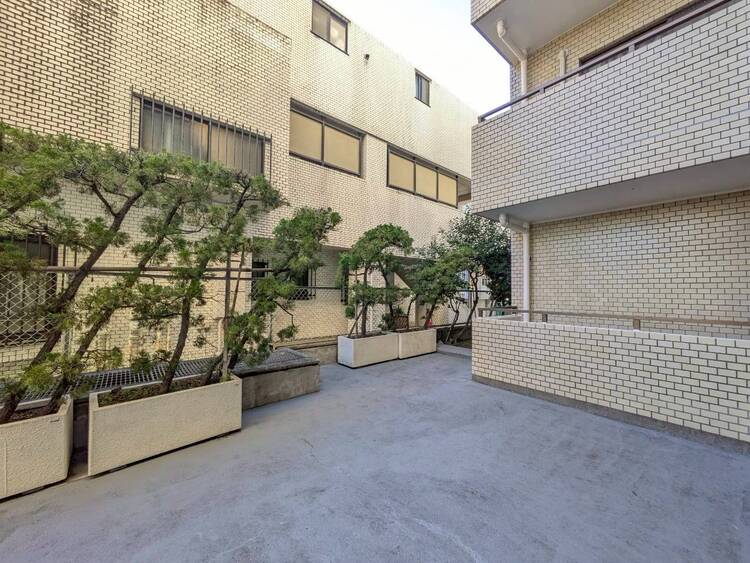 バルコニー 眺望や窓からの景色が良いと、家で過ごす時間も快適です。