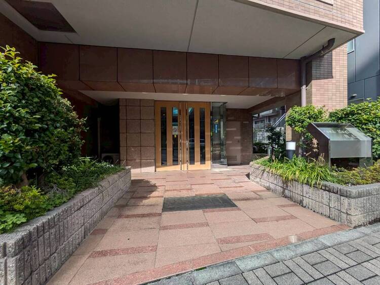 その他 上質感漂う玄関アプローチです。