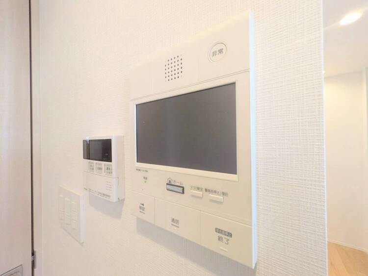 設備 誰が来てもわかる様にモニター付きインターホンを設置。