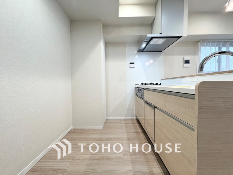 キッチン 【KITCHEN】◆ワクワク◆開放的で機能性も高いシステムキッチン。お子様は毎日のご飯にワクワク！