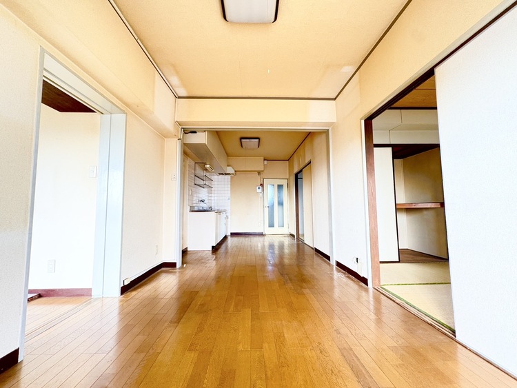 内装 【living room】◆陽光◆が差し込む。この開放的なLDKに家族の笑顔が集う。家族が一緒に過ごす空間は明るく、そして居心地よく。