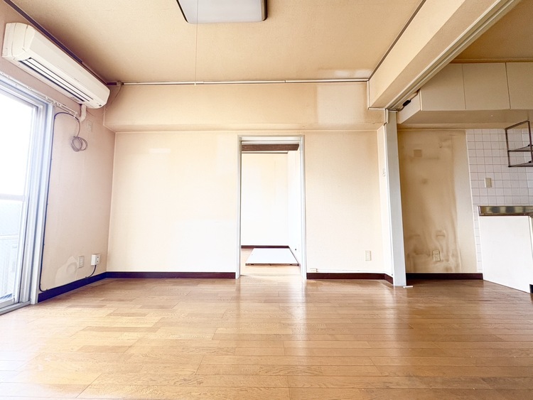 内装 【living room】◆陽光◆が差し込む。この開放的なLDKに家族の笑顔が集う。家族が一緒に過ごす空間は明るく、そして居心地よく。