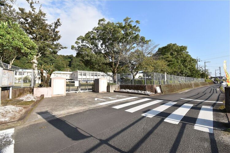 周辺 前之浜小学校 徒歩 約5分（約400m）