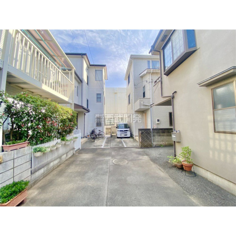 外観 11月7日撮影/通路部分