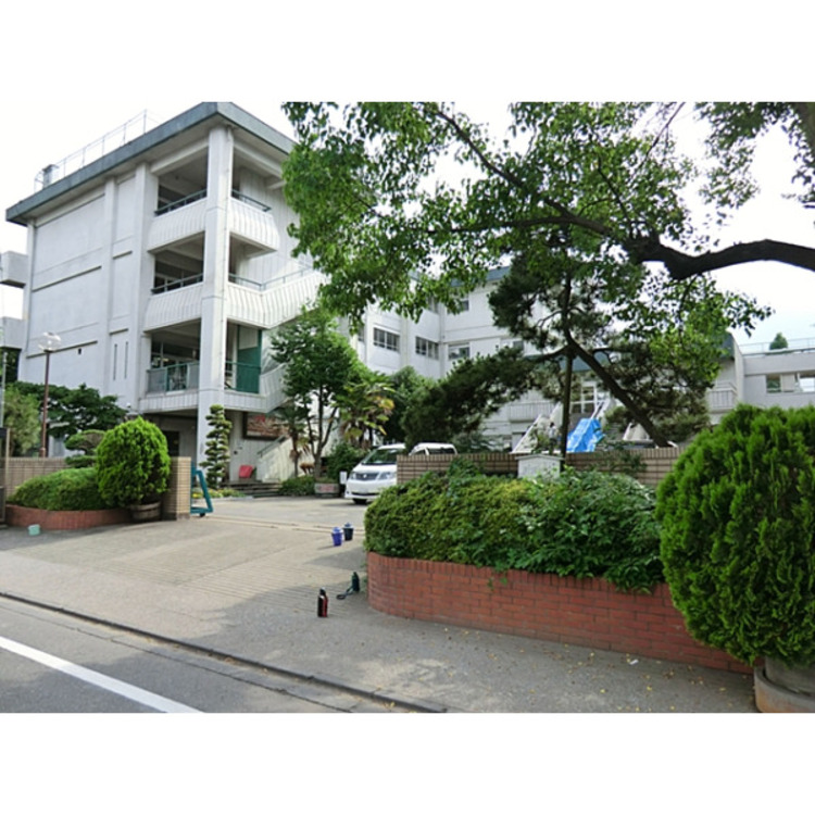 周辺 栄和小学校(約900m)