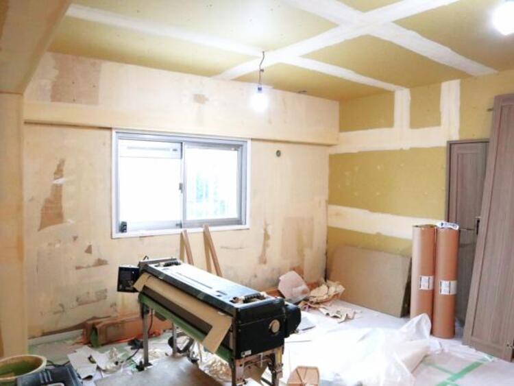 居間 LDK14.5帖　ご家族みなさんで寛げる空間をぜひ現地で体感してみてください。（2025.10.21撮影）