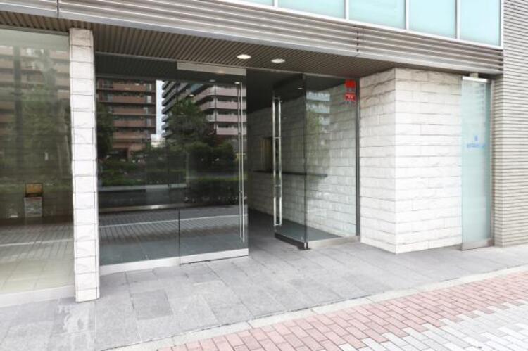 エントランス エントランスは、まさに顔となる場所。シンプルながらも格調高い雰囲気を漂わせています。