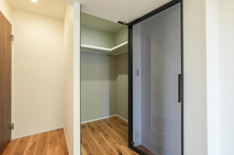 収納 たくさんの洋服をかけることができる収納力と取り出しやすさが魅力のWIC。