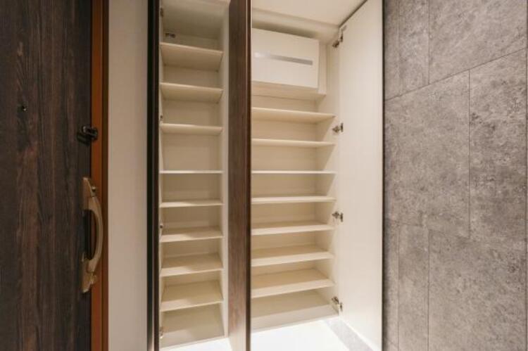 収納 収納スペースを広く設けていますので、たくさんある靴もすべて収納していただけます。