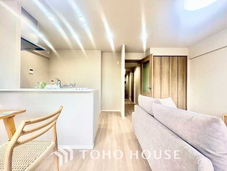 内装 【LIVING】◆扉を◆開くとこの景色。家族の”おかえり”の声が聞こえてきそう。