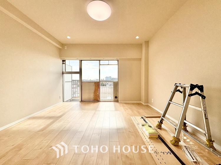 内装 ◆間接照明◆オレンジ色の光が僕達を大人な気分にさせる。静かで優しく語りかけるその光は、今日の終わりを告げてくれ、でも明日にはいい事が必ず来るよ。そんな囁きが聞こえてくる