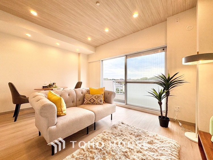 内装 ◆癒しの空間◆室内構成に拘り採光とセンスを散りばめた空間。それは『柔らかさ』に似た素敵な居場所。そこに暮らす人のことを考えつくり出したものは『癒し』という心地よい居場所なんだと思う