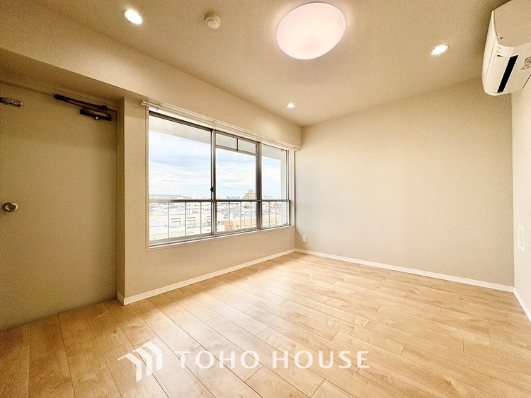 内装 ◆色彩◆この空間に放たれた光は華美なまでに演出されたデザイン。流れる時をより芳醇なコーヒーの様な色彩奏でるアダージョ。そして情景豊かな作品のような暮らしがイメージできる。