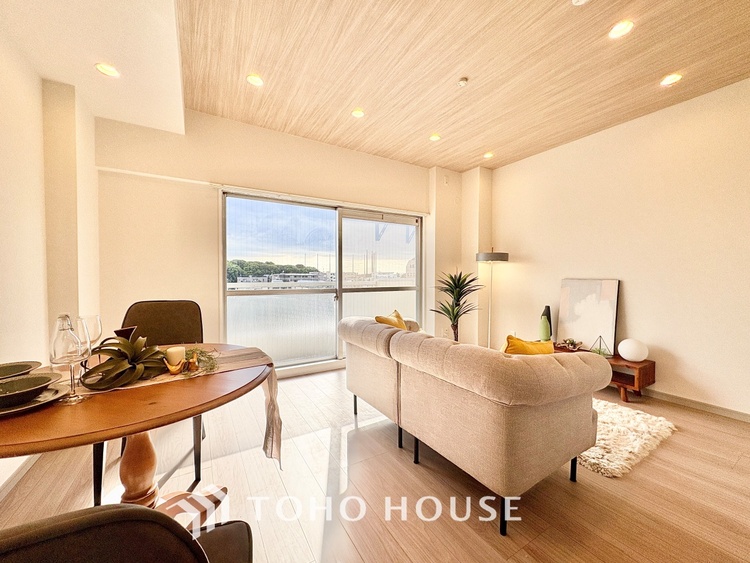 内装 ◆隠された美しさ◆流麗な音楽が流れているような繊細でいながら整然かつ堅牢なこの空間。この空間は確かに美しい。しかし、そこには美しさ以上のものが隠されている。