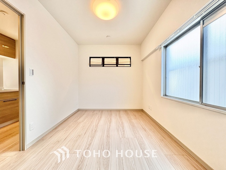 内装 ◆色彩◆この空間に放たれた光は華美なまでに演出されたデザイン。流れる時をより芳醇なコーヒーの様な色彩奏でるアダージョ。そして情景豊かな作品のような暮らしがイメージできる。