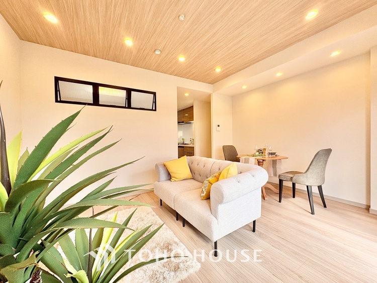 内装 ◆ここに在る◆事も無げに美しく、伝えるには筆舌に尽くし難い。豪華絢爛や華美と言う事ではなく、住まう者にとって暮らし易く心地がいいと言う美しさがこの住まいには込められている。