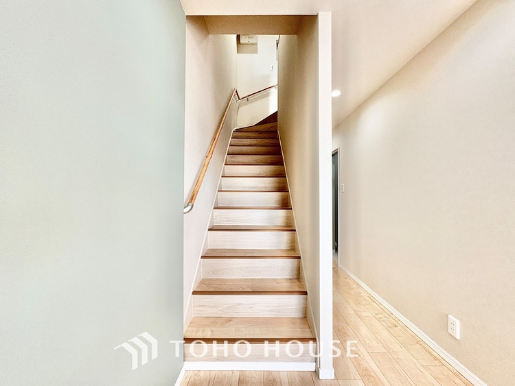 内装 ◆闇夜の輝き◆オレンジ色の光は大人になった今の僕にはわかる。1日の終わりを伝えに来たわけではなく、また明日が来る方へ導いてくれた事を。