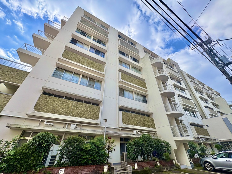 外観 ◆共有空間◆些細な事でほっぺを膨らまして怒る君。それでも僕達はこれからも一緒だよ。喧嘩をしても離れたくないから一つはさんだ同じ場所にいる。分かるよ。そこに君が