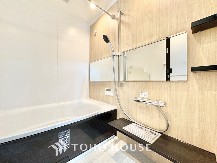 風呂 ◆浴室◆の温もりを感じ、ふわりと寄り添う太陽の妖精たちが自然と僕達を微睡ませる。うとうとしたい訳ではないがそんな時間が嫌いじゃない自分がここにいる。