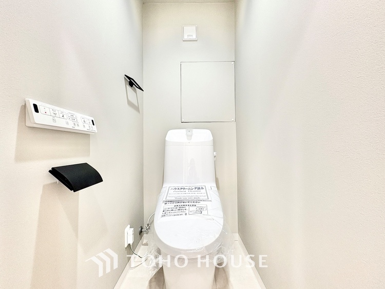 トイレ ◆トイレ◆トイレも全て新品に交換されており、清々しく新生活を始めることができます。白基調の清潔感のある空間に生まれ変わりました。