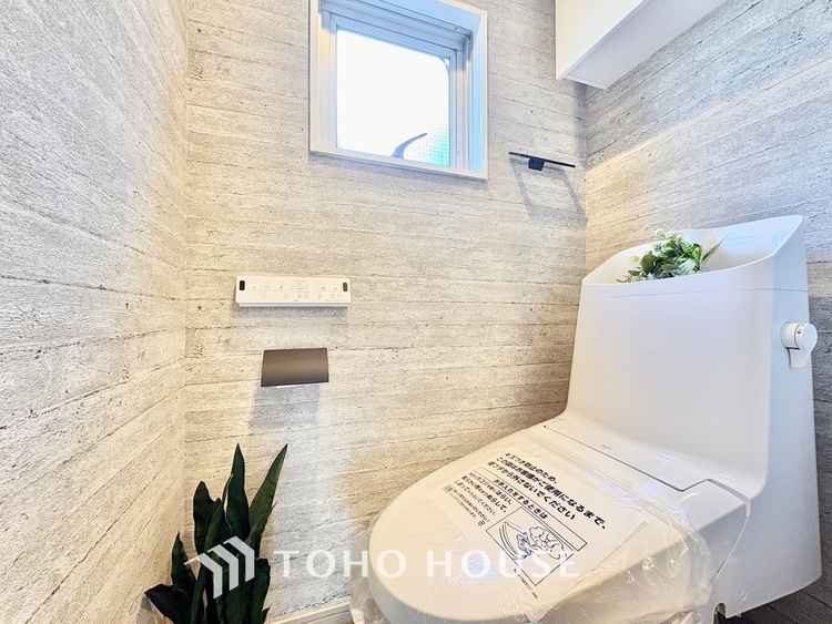 トイレ ◆トイレ◆トイレも全て新品に交換されており、清々しく新生活を始めることができます。白基調の清潔感のある空間に生まれ変わりました。