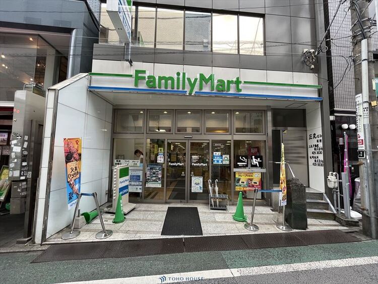周辺 ファミマ経堂駅前店