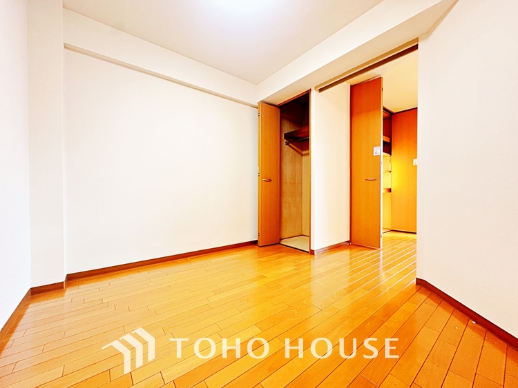 内装 【ROOM】感性を育むプライベートルームはシンプルでスマートな空間。好みの空間で読書をしたり、音楽を聞いたりと一人の時間も充実したものにできます。