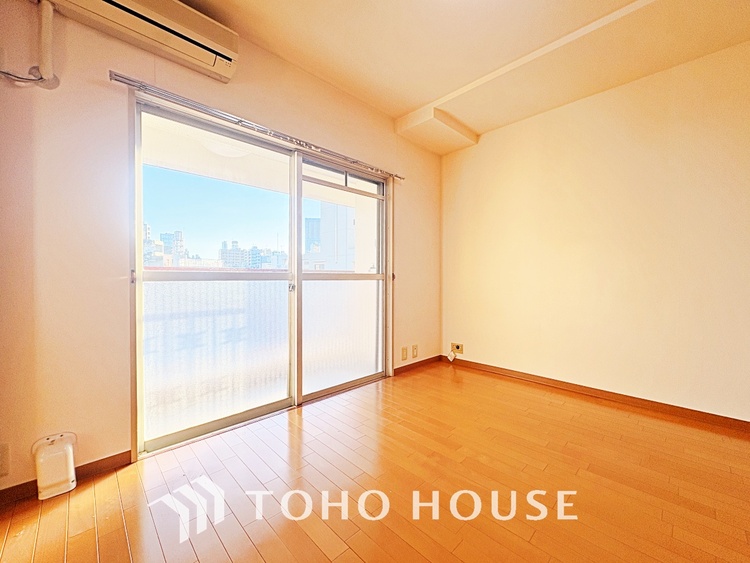 内装 叶えたかったのは落ち着きのあるナチュラルな風合い、そして開放感があるリビング。優雅な気分に浸れる幸せな時間を家族が自然と集まりたくなるこの空間で。