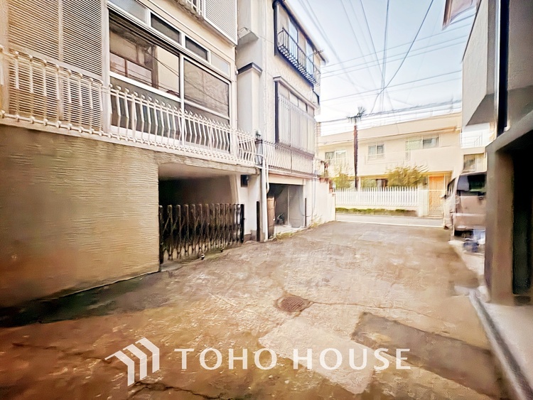 外観 通風・採光にも優れ、心地よい光と風があふれています。贅沢といえるほどの豊かな居住性と、プライドを満たすクオリティが見事に調和した住空間。新築戸建でなければ体感できないひとときをご体感頂ける筈です。