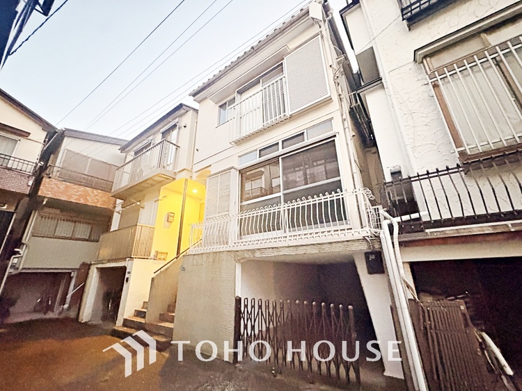 駐車場 大切な自動車を置いておけるスペースがあります。