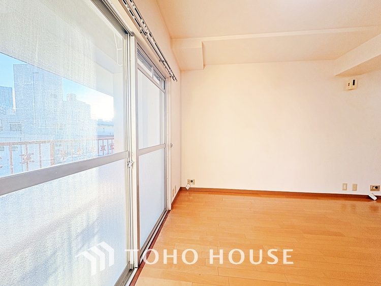 内装 ◆瀟洒な空間◆落ち着きのある彩が見事に調和させた瀟洒な空間を演出。ここに集まる家族の会話と笑顔が絶え間なく続く幸せな空間。