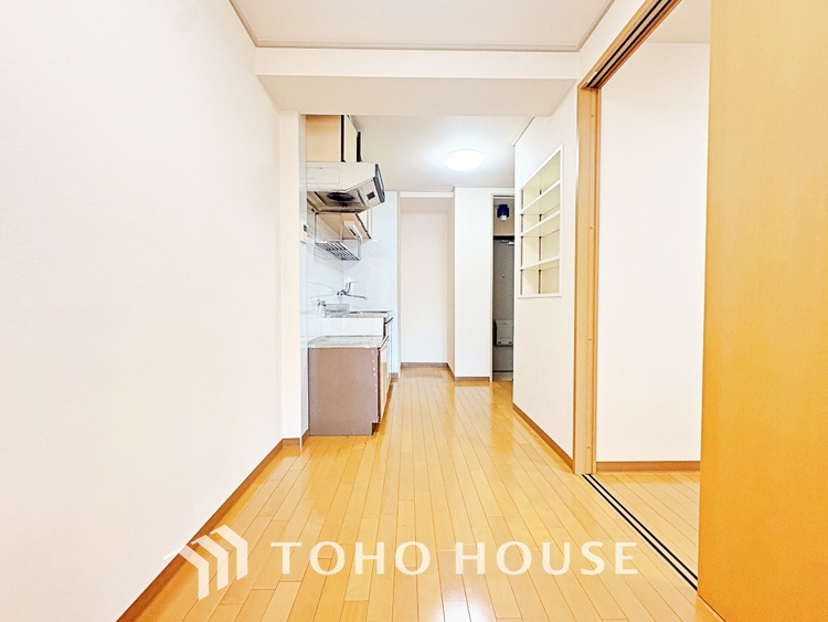 内装 使いやすく、明るい洋室に仕上がります。子供部屋や趣味のお部屋にご利用できます。ご自身で家具などを配置し、素敵な空間を創り上げられます。