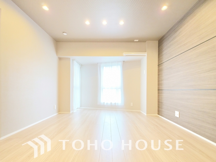 内装 陽光が降り注ぐ、開放的な大空間です。家族の絆を育み、ゲストをもてなす舞台となる、心豊かな団らんの時間が流れます。