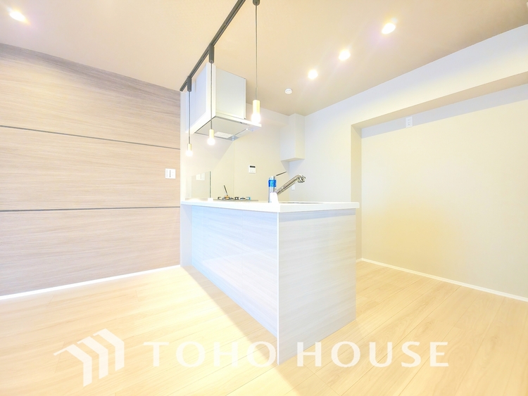 キッチン あなたの創造性を刺激する舞台。最新の機能と美しいデザインが融合し、料理の時間を至福の瞬間に変えます。