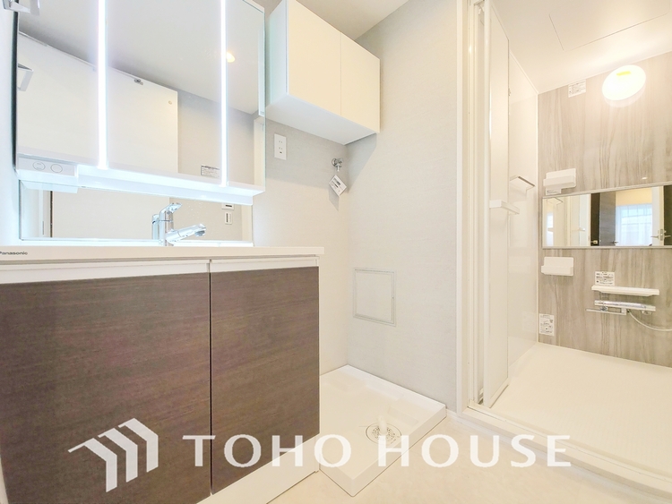 洗面 このお家で始まる毎日は、きっとご家族にとってかけがえのない大切現在リフォーム中。新しく生まれ変わる室内は、快適な暮らしを彩な時間になります。明るく温かい空間で、たくさんの思い出を作っていってください。