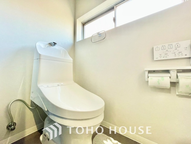 トイレ 【some philosophy was born from here】思索もできる空間。トイレのそんな側面も評価されていい時代かなと。