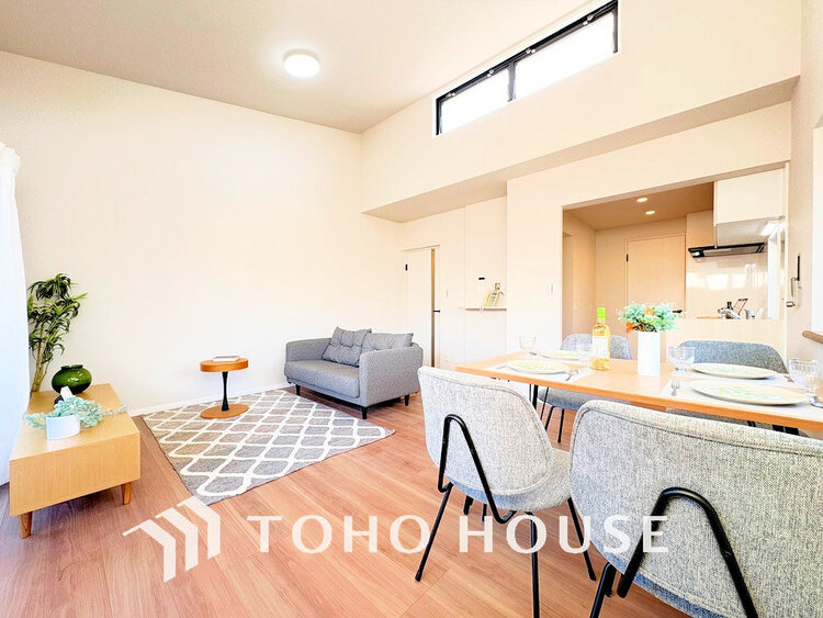 内装 広がりのある住空間、家族が集まるリビング・ダイニング