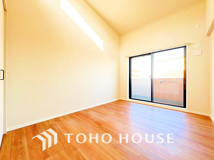 内装 採光もある洋室は、くつろぎのひと時を過ごすのにぴったり