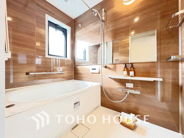 風呂 一日の疲れを癒すバスルームは、心地よいリラックスを叶える清潔感溢れる空間