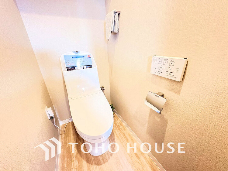 トイレ 清潔な洗浄機能付温水シャワートイレ