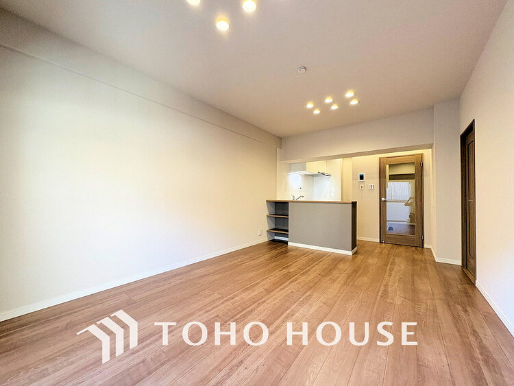 内装 上質な時間を育む暮らしのメインステージ。寛ぎとコミュニケーションを育む居心地のよい場所