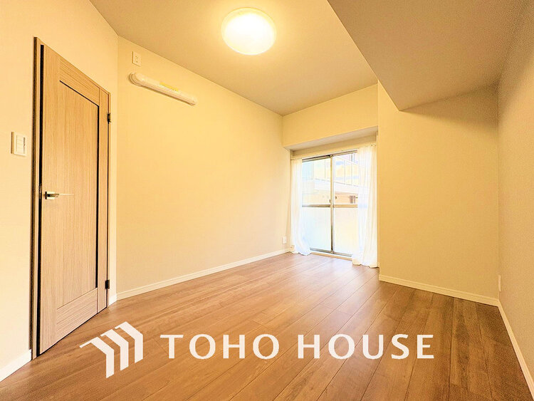 内装 採光もある洋室は、くつろぎのひと時を過ごすのにぴったり