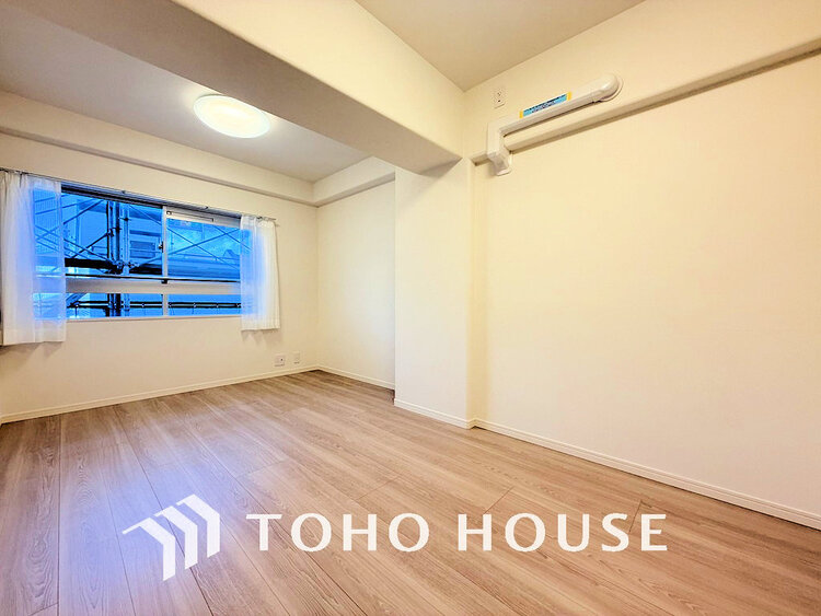 内装 採光もある洋室は、くつろぎのひと時を過ごすのにぴったり